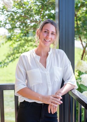 Lindsay Zeiset office administrator profile headshot